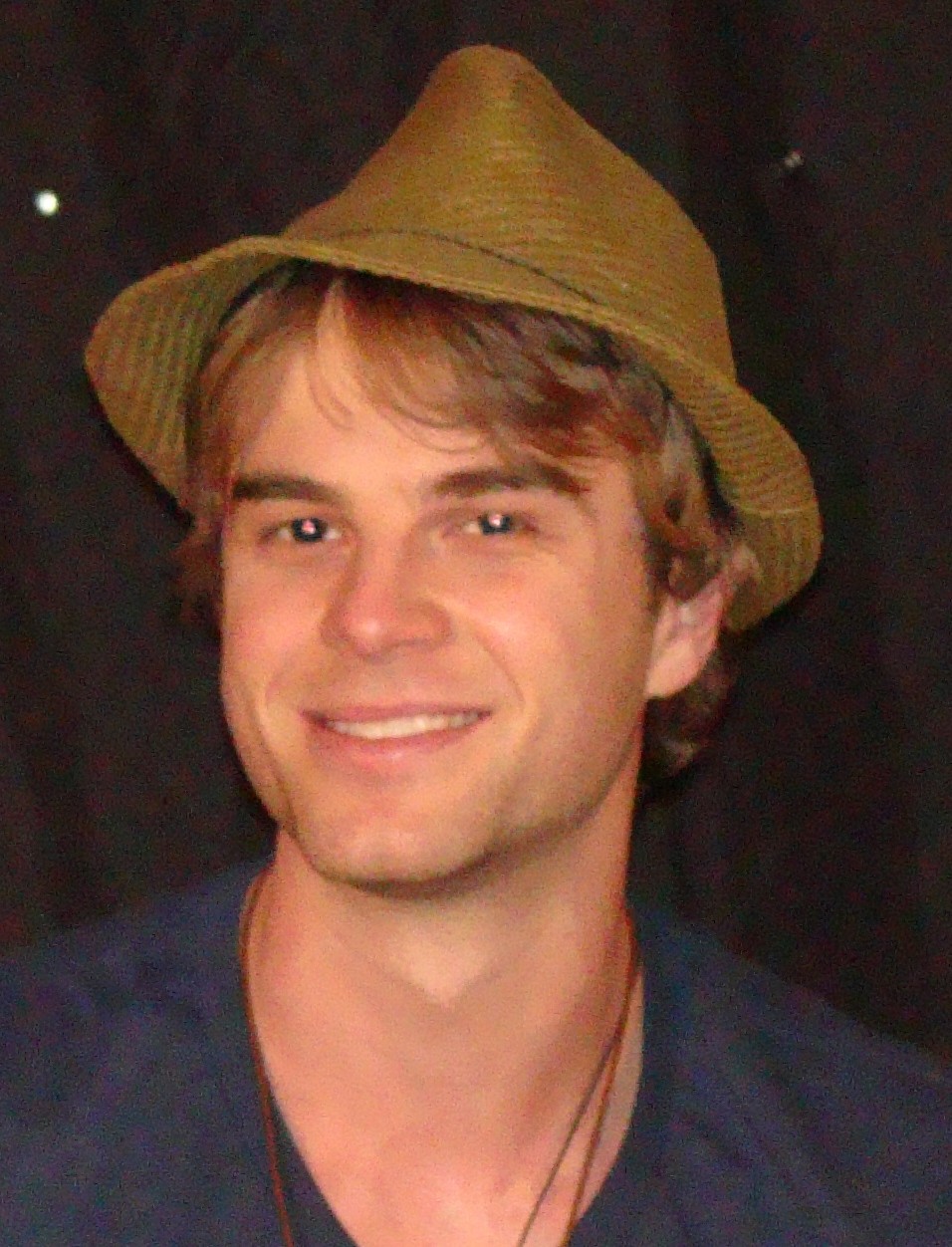 Nathaniel Buzolic Foto