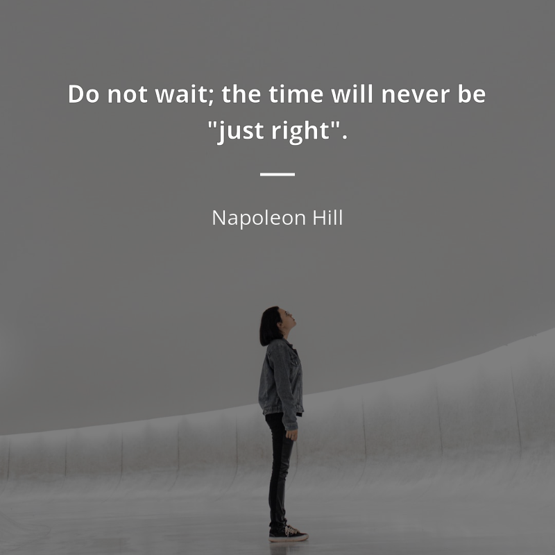 Napoleon Hill frase: “Do not wait; the time will never be "just right."”