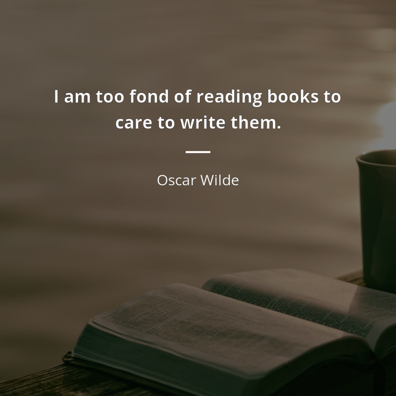 Oscar Wilde frase: “I am too fond of reading books to care to write them.”